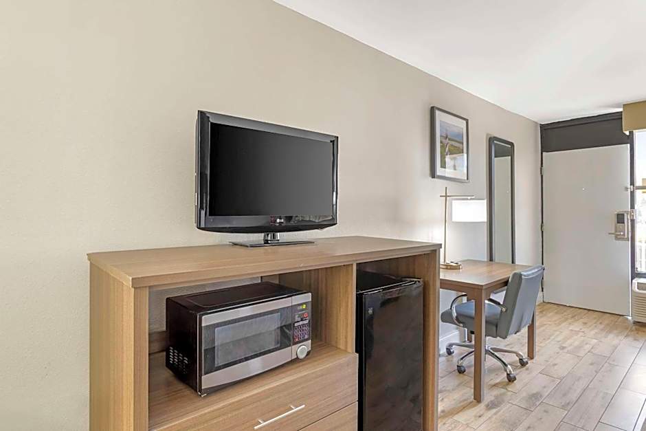 Quality Inn & Suites St Augustine Beach Area