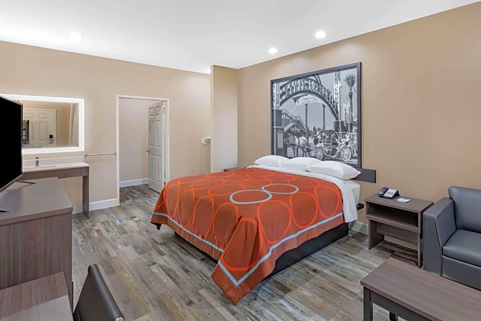 Super 8 by Wyndham Houston NW Beltway 8
