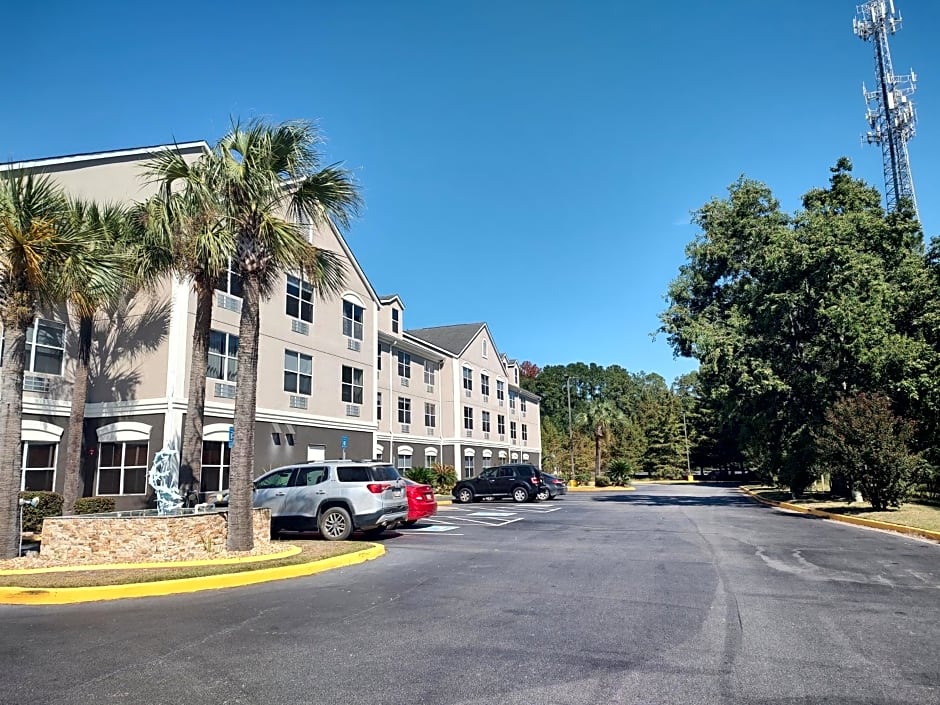 Country Inn & Suites by Radisson, Hinesville, GA