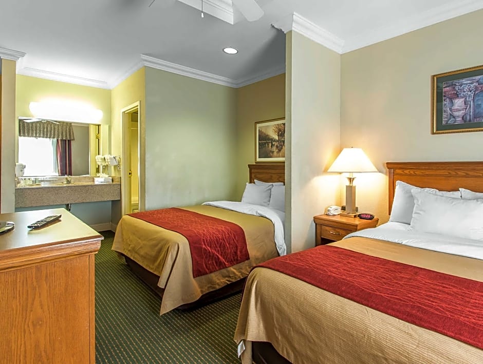Comfort Inn At Founders Tower
