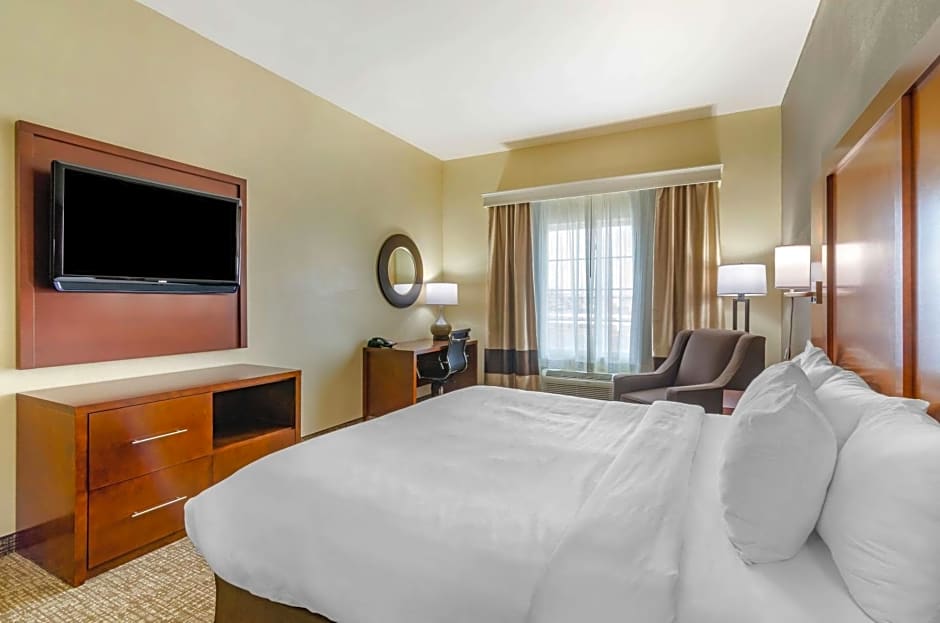 Comfort Inn & Suites near Bethel College