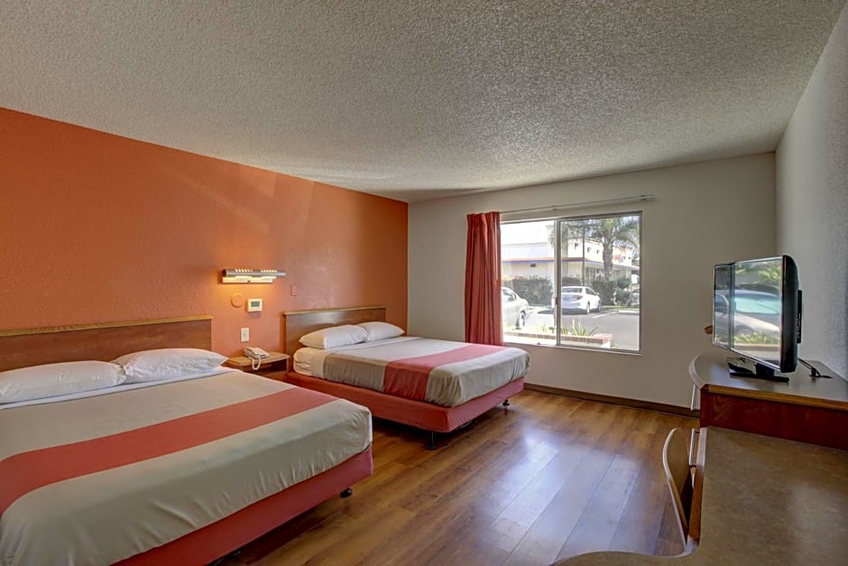 Motel 6-Santa Ana, CA - Irvine - Orange County Airport