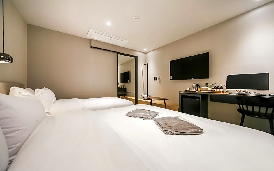 Changwon Brown dot Hotel Palyong