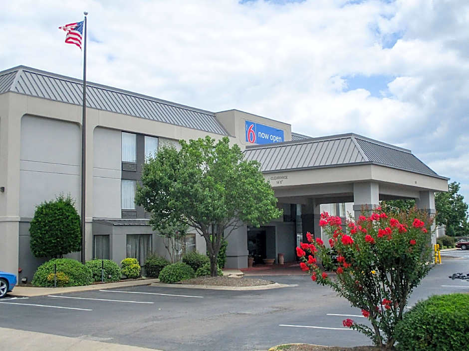 Motel 6-Conway, AR