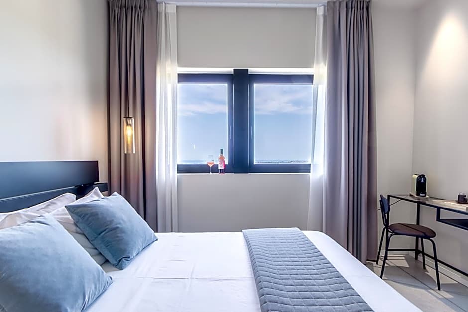 Foto 1 dari 4 — Deluxe, Sea View