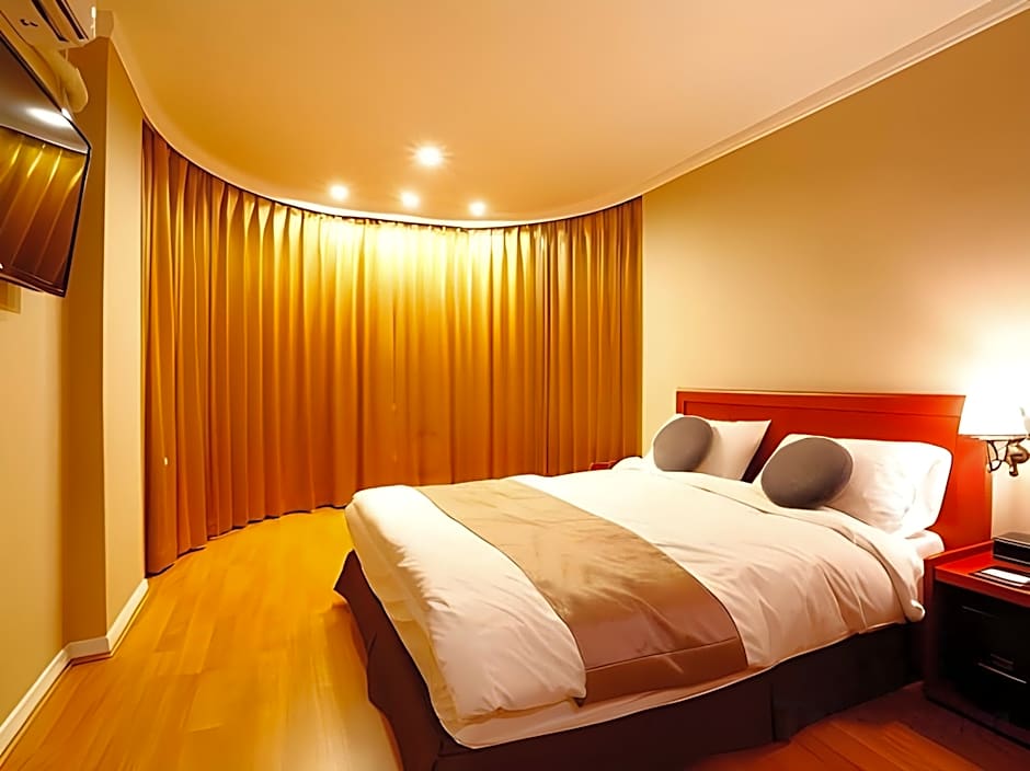 Anmyeondo Plaza Hotel