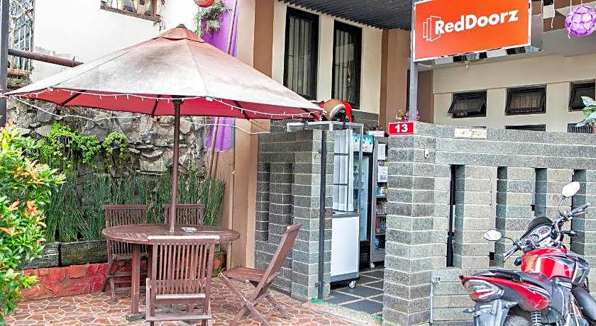 RedDoorz Plus near Isola UPI