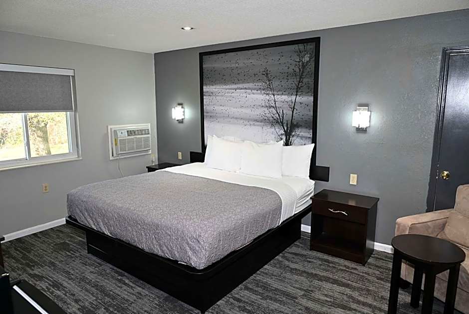 Super 8 by Wyndham Higginsville