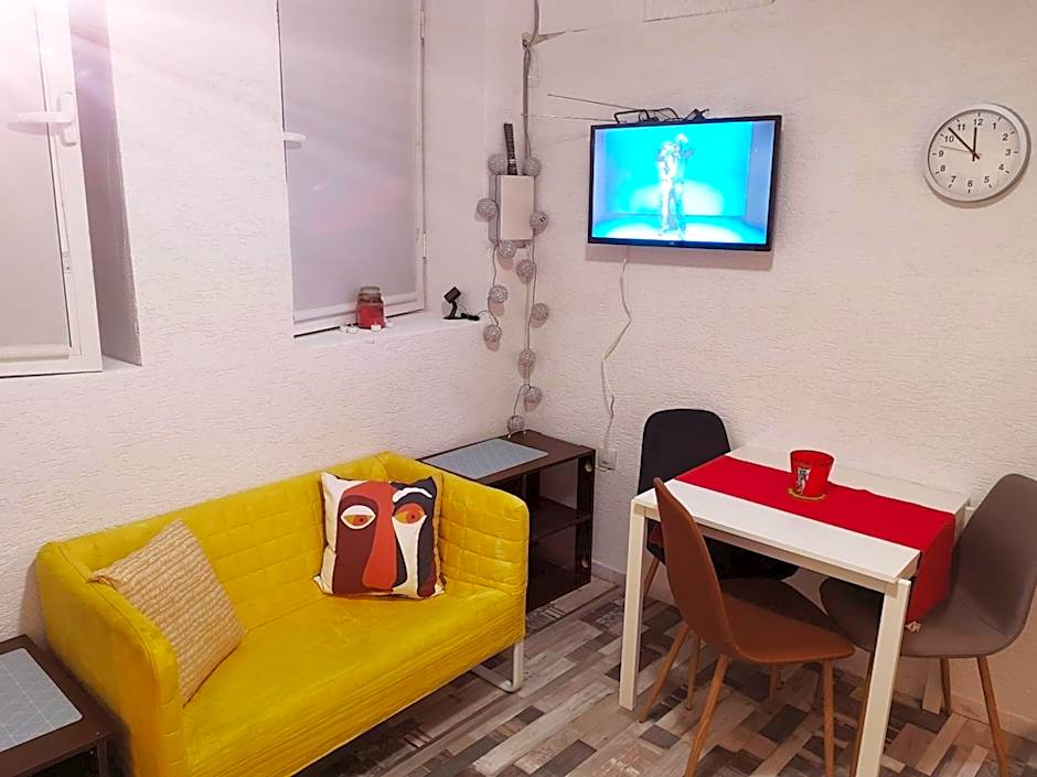 PIJAMA HOUSE - Bike & Bed