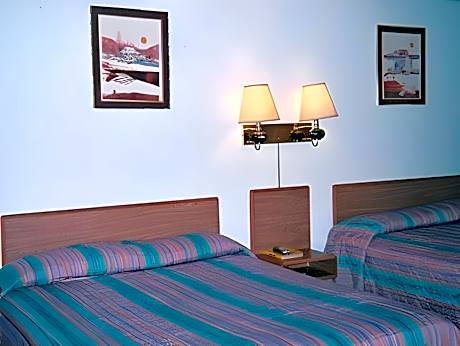 2 Double Beds Nonsmoking