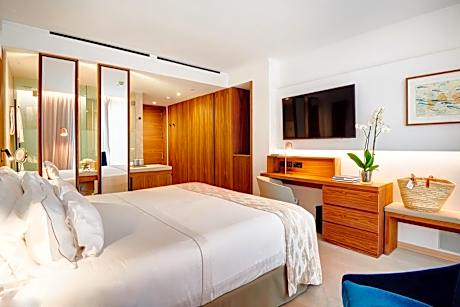 Triple Room with Spa Access