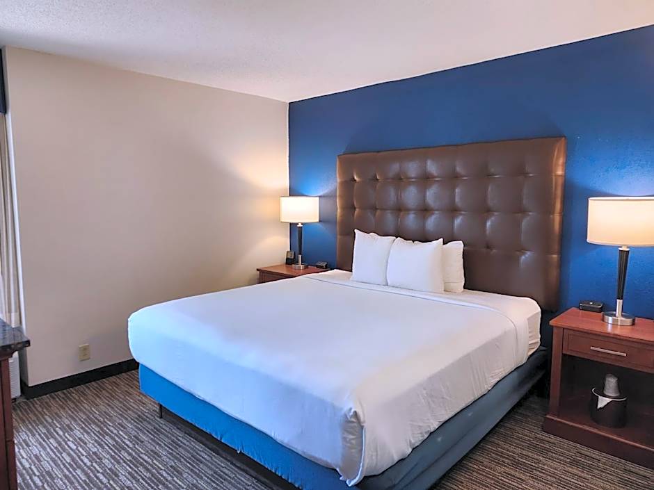Heritage Inn & Suites St. Louis/Fenton, Trademark by Wyndham