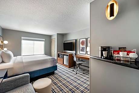 1 King Bed, Mobility Accessible Room, Non-Smoking