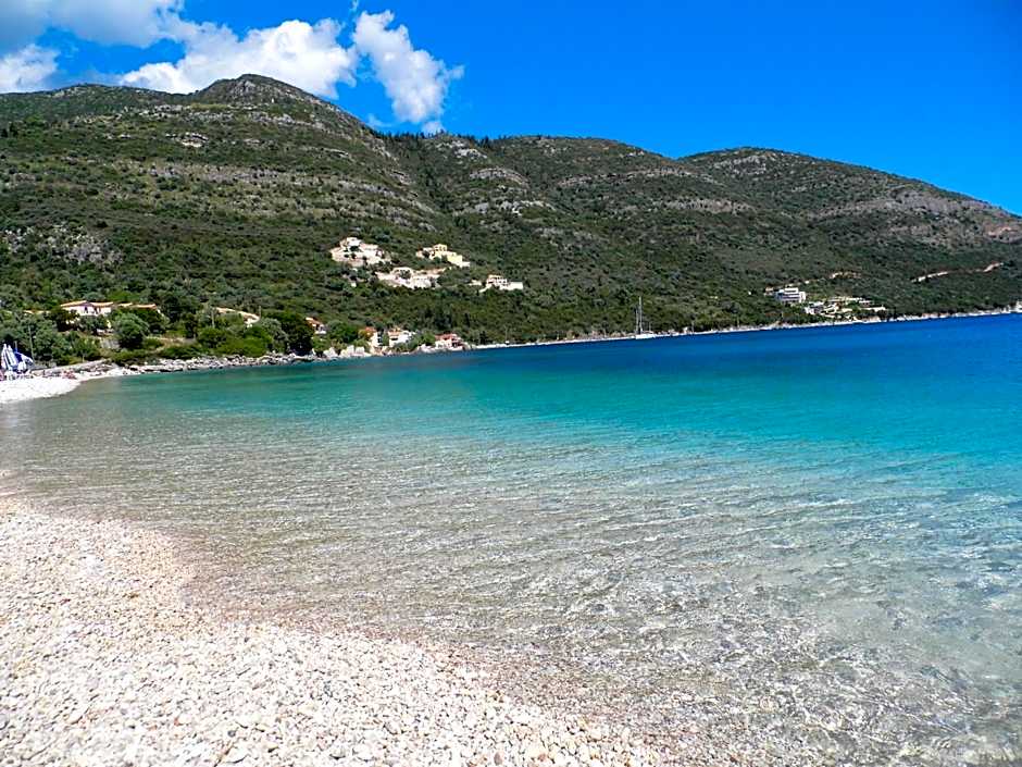 Ilianthos Apartments & Rooms