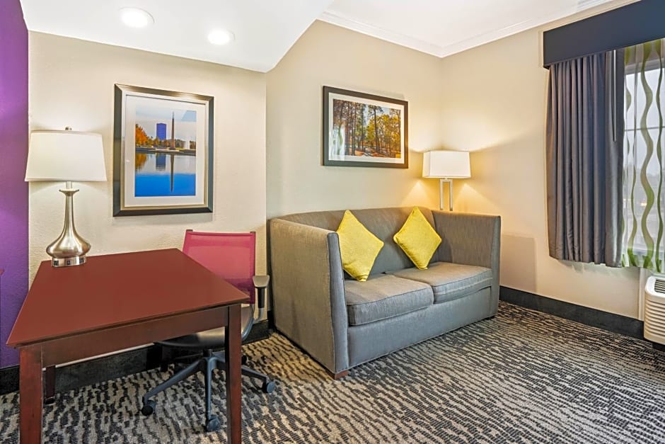 La Quinta Inn & Suites by Wyndham Houston - Magnolia