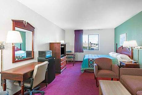 Suite - King Bed