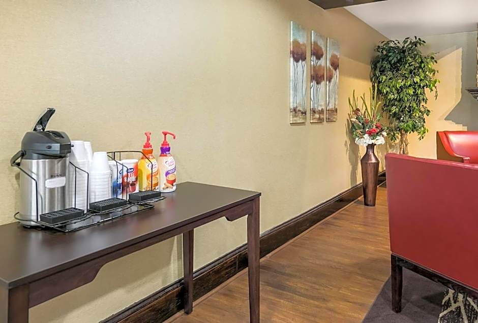 Red Roof Inn & Suites Knoxville East