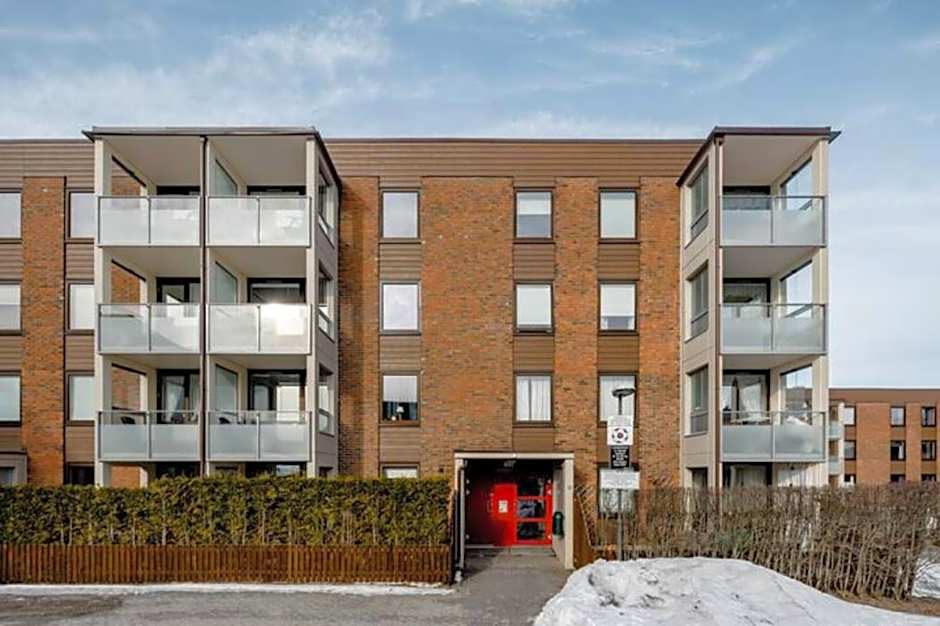 Calm and tidy room in apartment, 14min train ride to city center