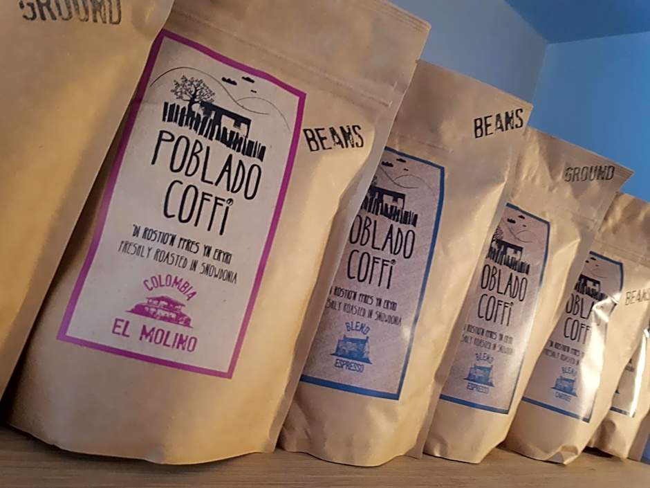 Ty Glyndwr Bunkhouse, Bar and cafe