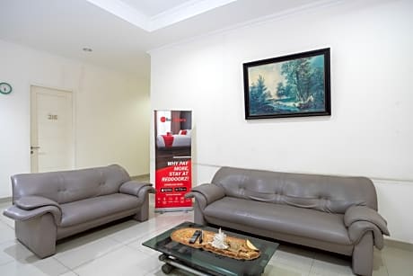 RedDoorz Plus near Siloam Karawaci