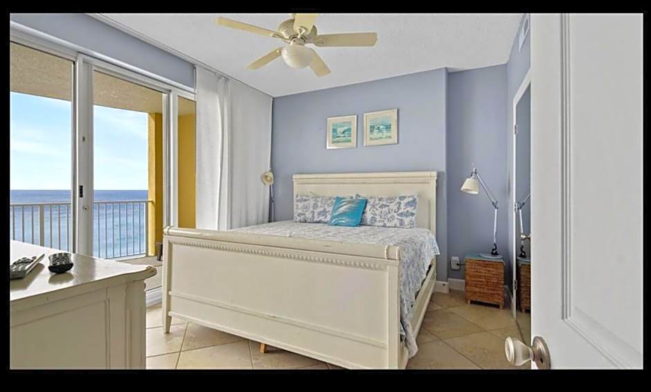 Beautiful Beachfront Views - The Retreat at Emerald Isle