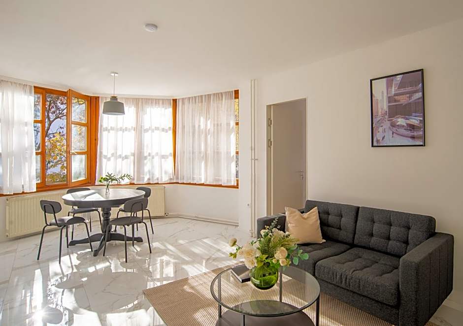 Deluxe Swan Stone Castle Apartment