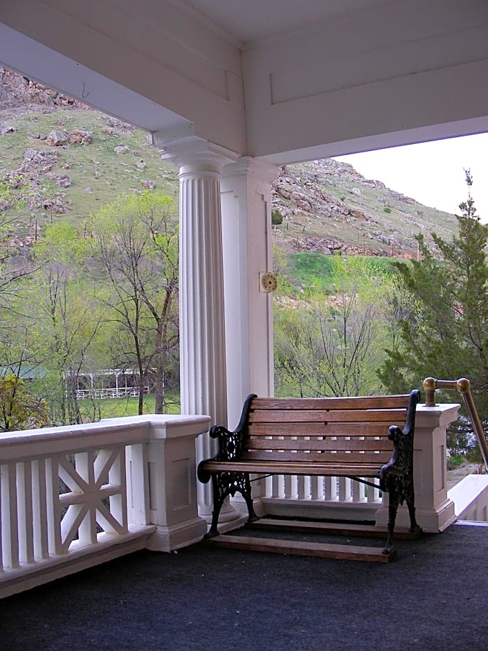 Riverside Hot Springs Inn & Spa - Adults Only