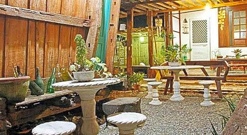 RedDoorz Hostel @ Deomar Hometel and Farm Cafe Vigan Ilocos 