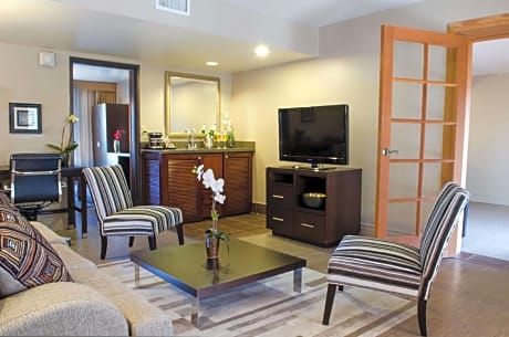 1 King 3 Room Presidential Suite-Nonsmoking