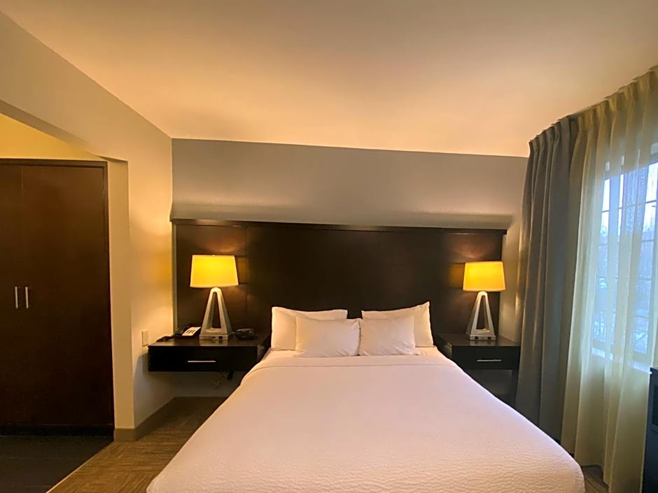 Staybridge Suites Syracuse Liverpool By IHG