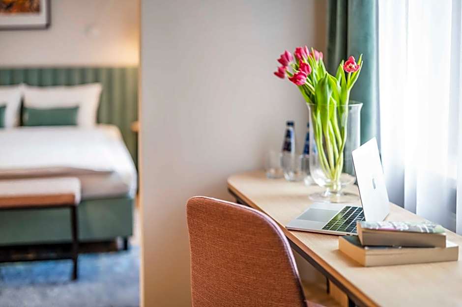 Hotel H12