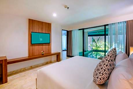 Deluxe Pool Suite