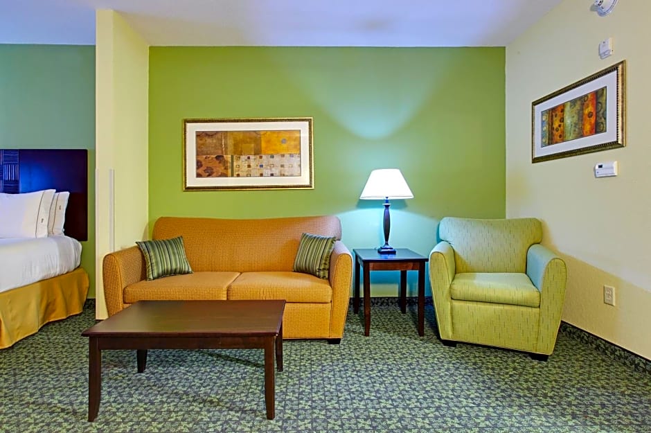 Holiday Inn Express & Suites Covington