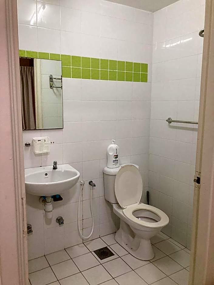 NR Crescent Homestay