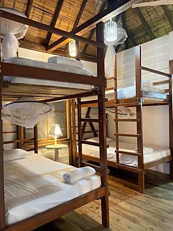 La Perla Hostel and Cabins