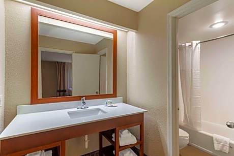 2 Queen Beds, Suite, Nonsmoking