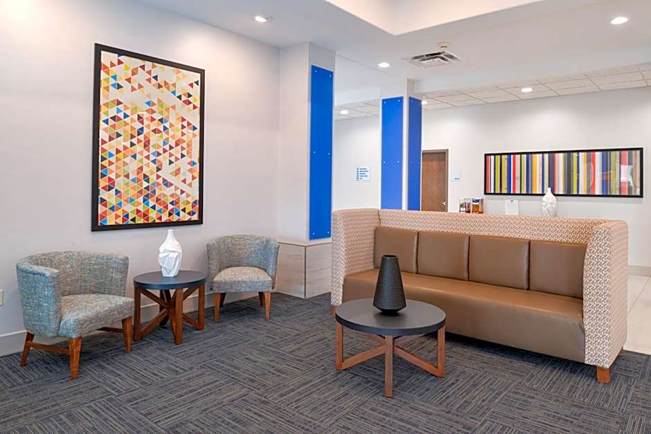 Holiday Inn Express & Suites Pueblo By IHG