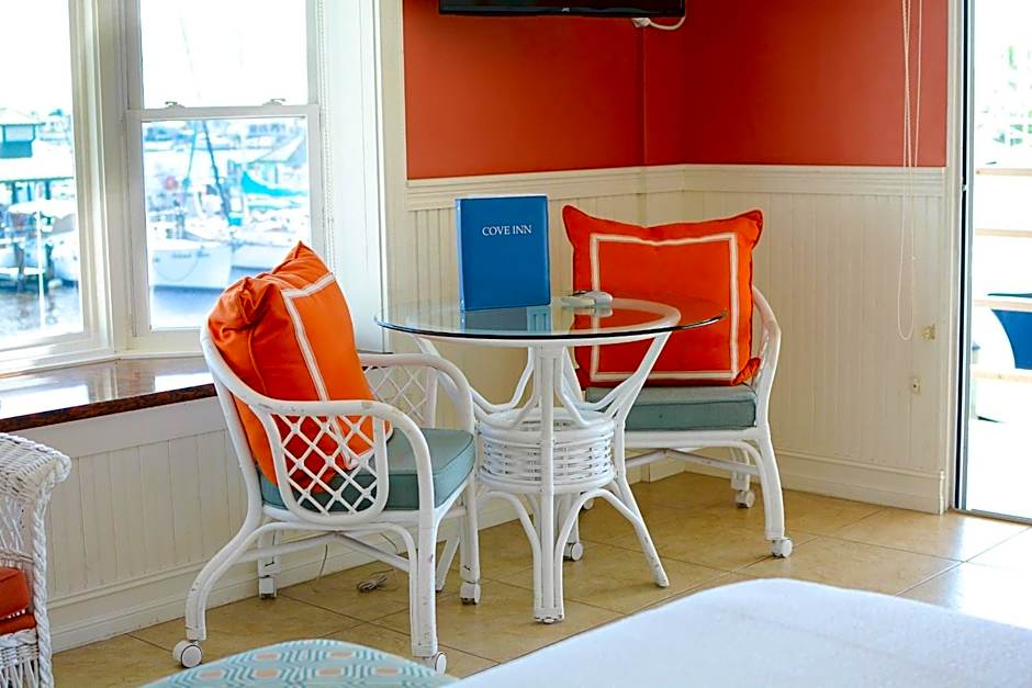 Cove Inn on Naples Bay