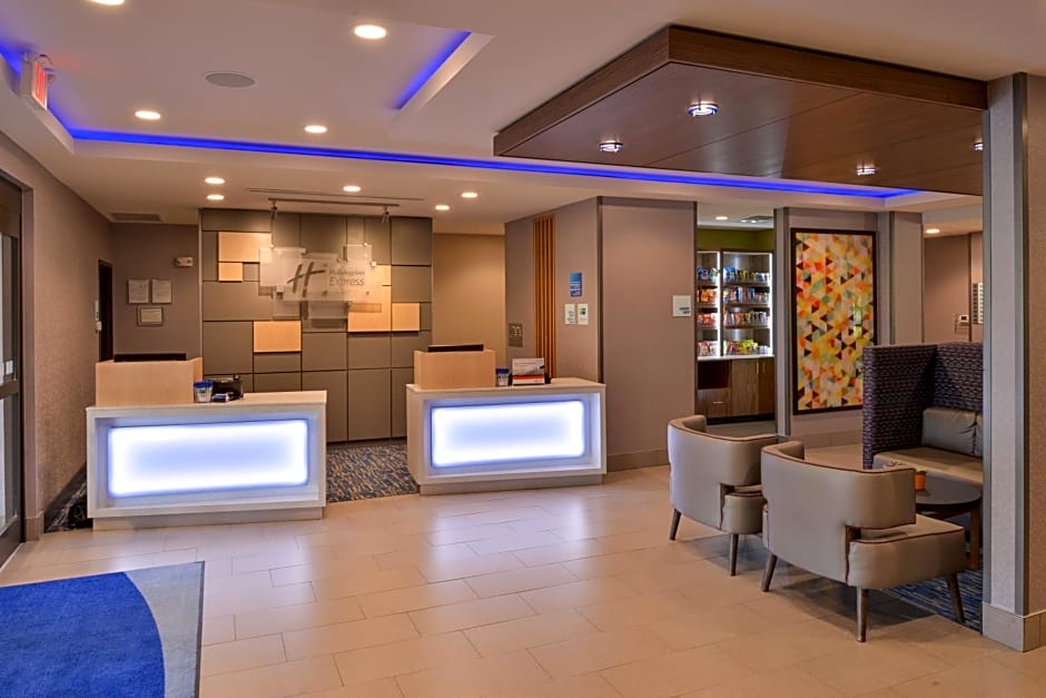 Holiday Inn Express & Suites Bryant West By IHG