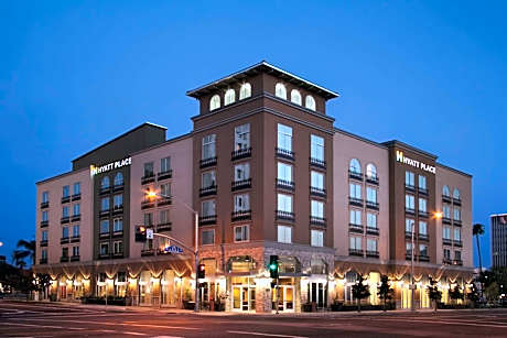 Hyatt Place Riverside Downtown