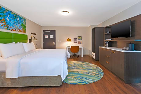 Standard King Room with Roll-In Shower - Communications Access