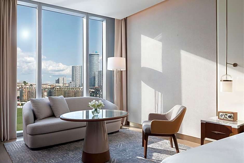 Photo 1 of 4 of Grand Luxe 1 King Bed, City View