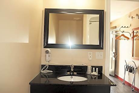 Knights Inn Arnprior