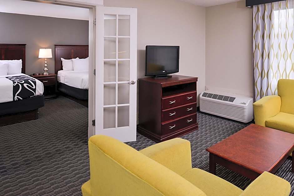 La Quinta Inn & Suites by Wyndham Indianapolis South