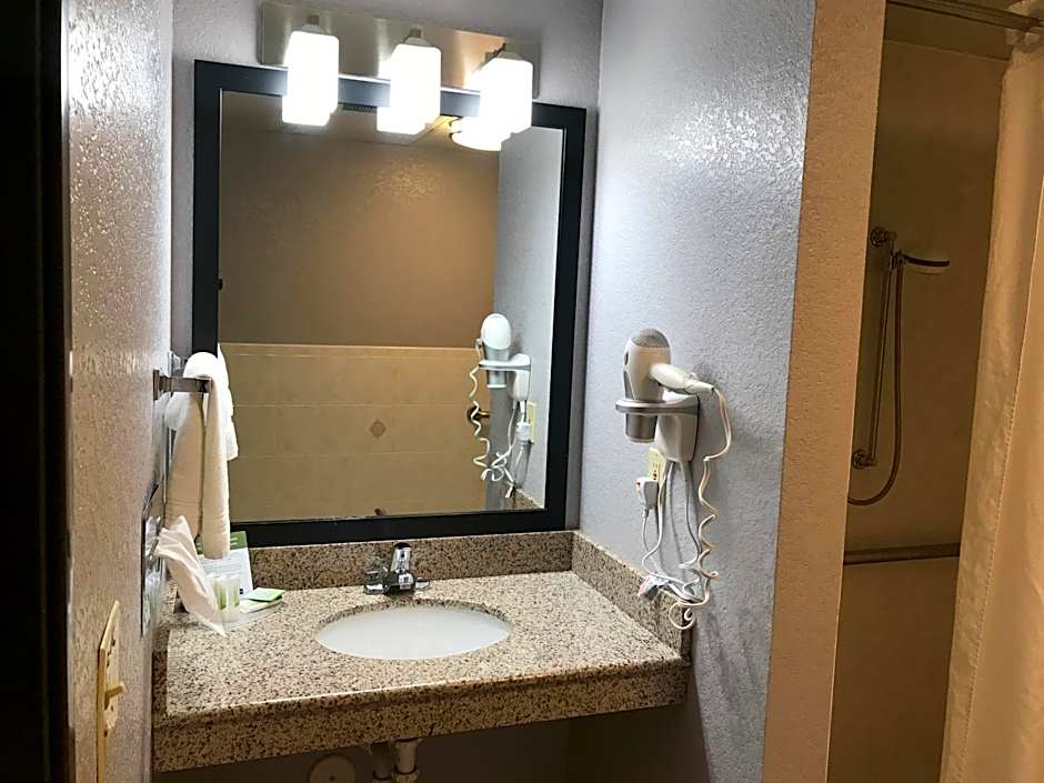 AmericInn by Wyndham Ankeny/Des Moines