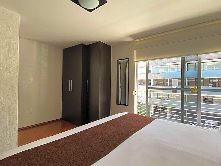 Grupo Kings Suites Chimborazo 567