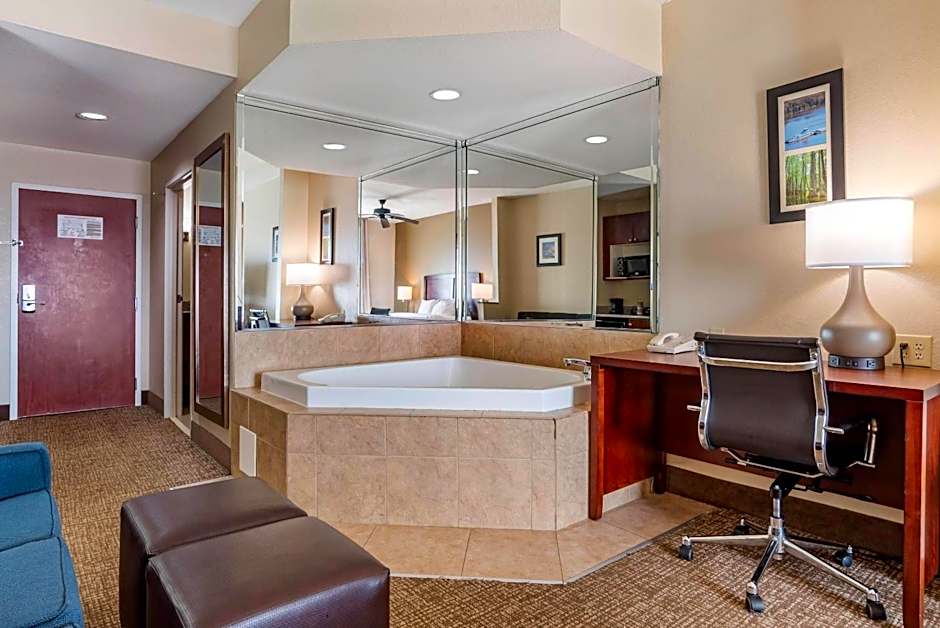 Comfort Inn & Suites Clinton - Jackson West