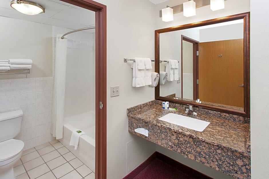 AmericInn by Wyndham Iowa Falls