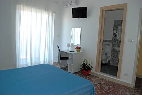 Double or Twin Room with Mountain View