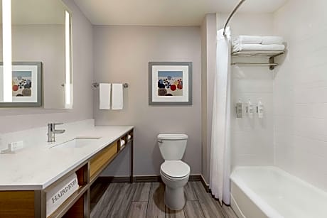2 Queen Bed Junior Suite Ground Floor Pool Vw